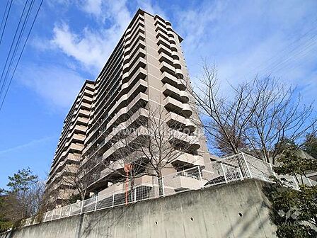 アルティプラザ高槻の外観(南西側から)