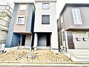 ここに住むからこそ意味がある。特別感に浸りながら、毎日をお過ごしいただきたい。（※左が本邸宅です）