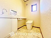 トイレには快適な温水洗浄便座付