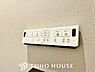設備：おしりを優しく洗ってくれるだけではなく、便座を優しい温度で温め、快適さを創出します。