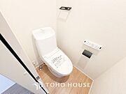 十分な広さと清潔感のあるカラーで纏まったお手洗い。時間に余裕とゆとりを持たせます。