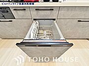 通常の手洗いでは使用出来ない高温のお湯や高圧水流を使う事により汚れを効果的に落とすことができます。