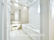 一日の疲れを癒すための心地よいバスタイムを演出する浴室はゆとりあるサイズを採用。