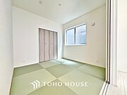 これからの新しいお部屋。ここにはどんな家具を置こう?自分好みのインテリアを考える時間も楽しいですね。