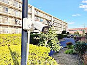 防犯カメラはエントランスや駐車場など空き巣犯への威嚇の効果があります。