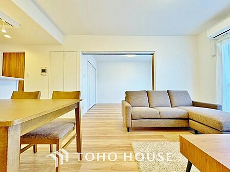 家は、ただ生活する場ではなく、笑顔の毎日、安らぎの日々のために、暮らしを愉しく、快適にする場所。