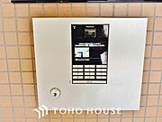 防犯対策の「オートロック」を採用。マンション住人以外の侵入を防ぐために設置しました。