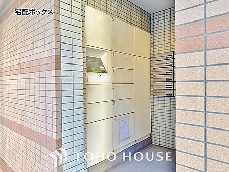 宅配ボックスは留守中でも宅配便の荷物が受け取れる為昼間の受け取りが困難な共働き世帯に需要が高い設備。