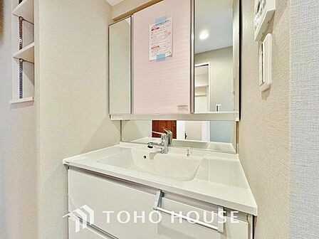 シンプルだからこそ使いやすい。スタンダードなデザインの洗面ボウルは清潔感あるオフホワイトです。