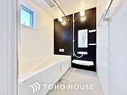 一日の疲れを癒すための心地よいバスタイムを演出する浴室はゆとりあるサイズを採用。