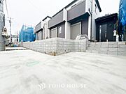 ゆったりとした駐車スペースを確保いたしましたので、大きめのお車でも駐車可能です。