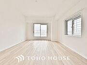 床をフローリングにすることで、お洒落かつ木目の温かみを感じる落ち着いた空間へと仕上げる事ができます。