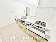 ご家族みんなで調理ができる位のスペースを実現したキッチン空間となっております。
