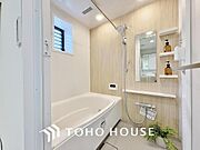 心地よいバスタイムを演出する浴室はゆとりあるサイズを採用。
