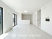 家族の暮らしに思いを馳せて、日常のワンシーンを表現したリビングダイニング。