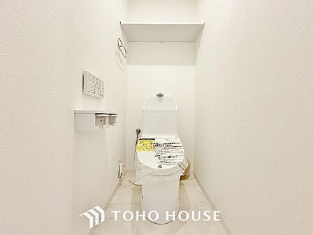 清潔な空間であって頂けますように、目に留まるだけではなく、汚れをふき取り易いフロアと壁紙をチョイス。