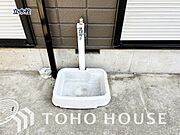 洗車の手入れや外回りのお掃除の際など、あると便利な外に立水栓がございます。