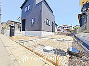 ゆったりとした駐車スペースを確保いたしましたので、大きめのお車でも駐車可能です。