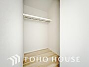 たっぷりと荷物が入るウォークインクローゼット。ぜひ現地で広さを確かめてください。