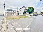 街並みの風景に包み込まれながら、瀟洒な印象も湛えて佇む邸宅を建築いたします。
