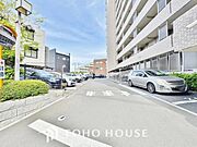 敷地内に駐車場があると、重い荷物を運ぶ距離も短くなる為、気軽に買い物を楽しめるのではないでしょうか。