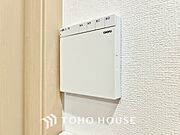 通気性や快適性を重視したリビングには、空気を汚さずに室内を快適な温度に保つ床暖房を完備しております。