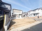 周辺環境とのコラボレーションにより明るく開放的な空間を演出しております。