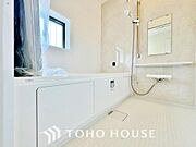 心地よいバスタイムを演出する浴室はゆとりあるサイズを採用。