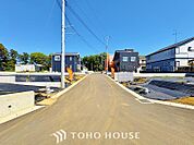 周辺環境とのコラボレーションにより明るく開放的な外観へ。住まいへの拘りは環境からも！