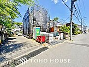 周辺環境とのコラボレーションにより明るく開放的な空間を演出しております。