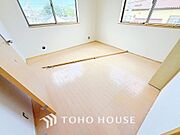 快適な光を取り入れ、心地よい風を取り入れます。収納スペースもあり、生活しやすい居住スペースです。