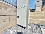宅配ボックスは留守中でも宅配便の荷物が受け取れる為昼間の受け取りが困難な共働き世帯に需要が高い設備。