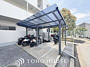 敷地内にバイク置き場があることで、防犯対策にもなりますね。