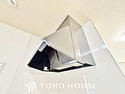 流行りのスリムタイプレンジフード。スタイリッシュな見た目はインテリアとしても高い人気がある型です。