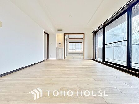 家族の暮らしに思いを馳せて、日常のワンシーンを表現したリビングダイニング。