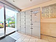 宅配ボックスは留守中でも宅配便の荷物が受け取れる為昼間の受け取りが困難な共働き世帯に需要が高い設備。