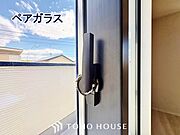 室内のサッシにはペアガラスを採用、高い断熱性による省エネと結露対策に有効です。