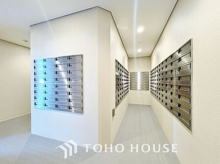 数字を回して施解錠できるダイヤルや暗証番号を設定するタイプなどがあり防犯効果が高まります。