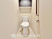 十分な広さと清潔感のあるカラーで纏まったおトイレ。時間に余裕とゆとりを持たせます。