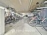 設備：広さがしっかり確保された敷地内駐輪場。かさ張る自転車も安心して停めることができます。