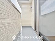 陽光に愛され、環境に恵まれ、家族に包まれた邸宅は、どんなに月日が経っても色褪せる事なく輝き続けます。