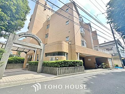 外観：建物の居住性に拘った邸宅は、「落ち着き」と「安らぎ」と「快適」を実現してくれます。