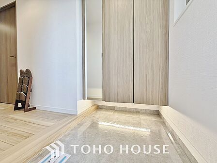 毎日みんなを見送り、そして迎え入れる場所だから。帰りたくなる家をテーマに設計した、自慢の玄関です。
