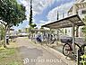 設備：広さがしっかり確保された敷地内駐輪場。かさ張る自転車も安心して停めることができます。