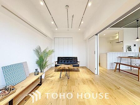 造りこんだ空間演出の妙が生み出す光と質のハーモニーはこの住宅のクオリティの良さを実感させてくれます。