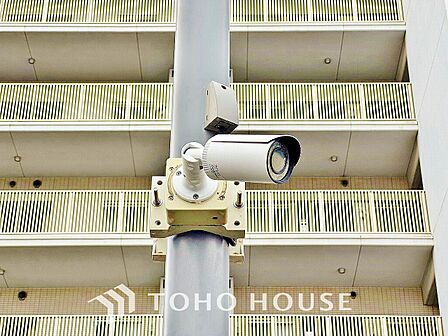 防犯カメラはエントランスや駐車場など空き巣犯への威嚇の効果があります。