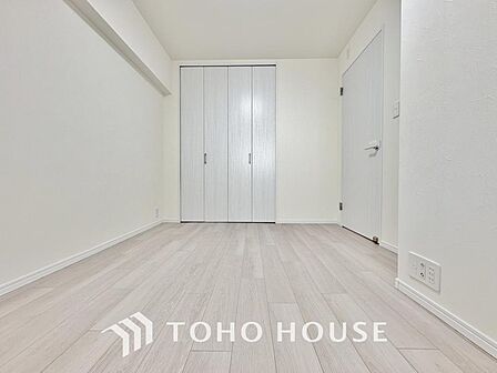 収納は家具の配置にも困らない設計がされており、採光と室内のバランスが絶妙です。