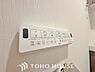 トイレ：日本を訪れた外国の方で「使ってみて驚いた」と仰る方の多い、ウォシュレット。おしりを優しく洗ってくれるだけではなく、パワー脱臭機能なども備え、快適な空間を創出する機能もございます。