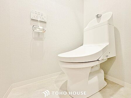 清潔な空間であって頂けますように、目に留まるだけではなく、汚れをふき取り易いフロアと壁紙をチョイス。