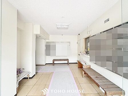 色合いも落ち着いた色を中心に構成され、重厚感のある雰囲気で居住者・来客者を迎えてくれます。